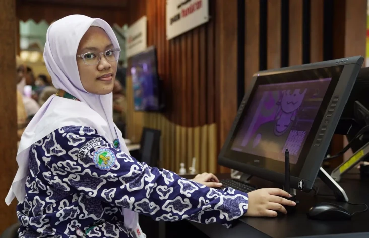 Nadiazia, Siswi SMK...