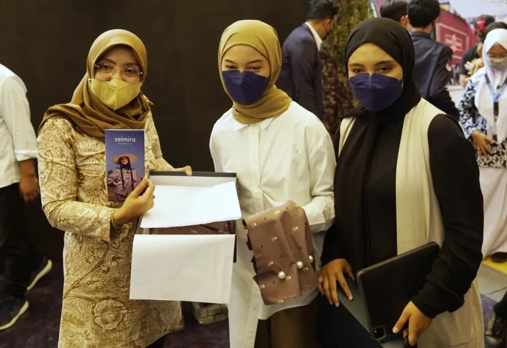 Fatimah Al Zahra, Siswi...