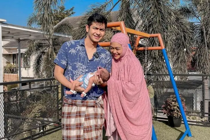 Baby R Tak Dibedong,...