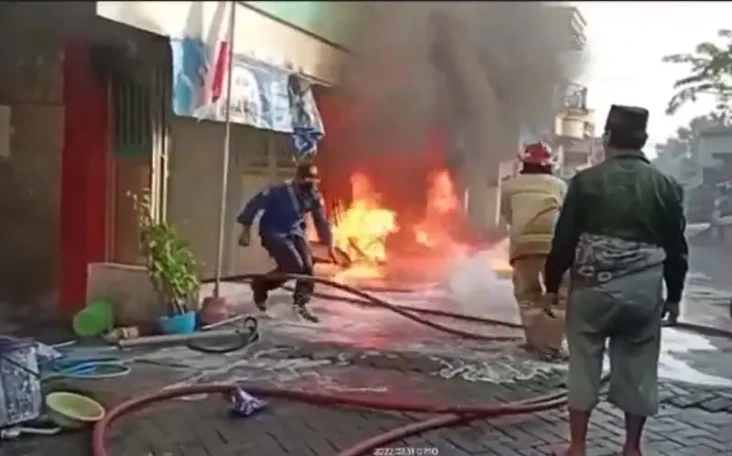 Pom Bensin Mini di Sidoarjo...
