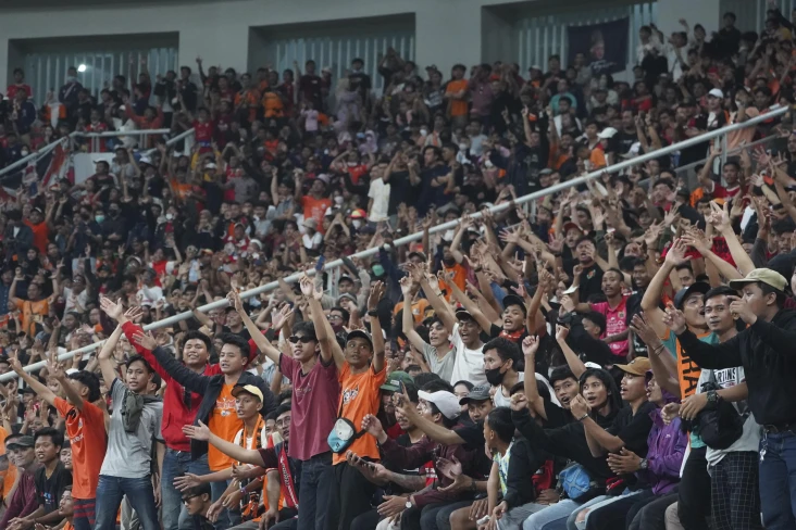 Jakmania Ikut Tanggung...