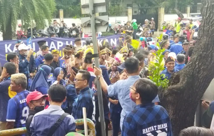 Massa Partai Prima Tiba,...