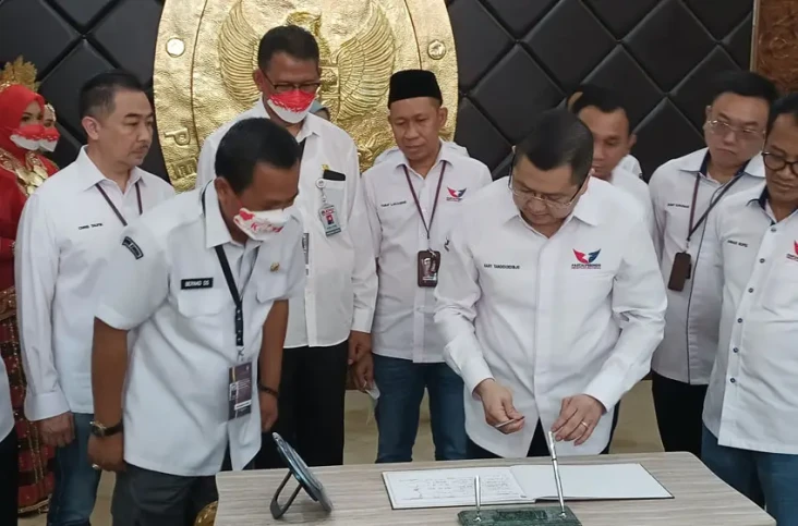 Tiba di KPU, Partai...