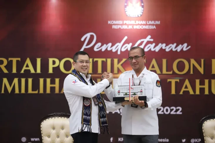 KPU Terima Berkas Pendaftaran...