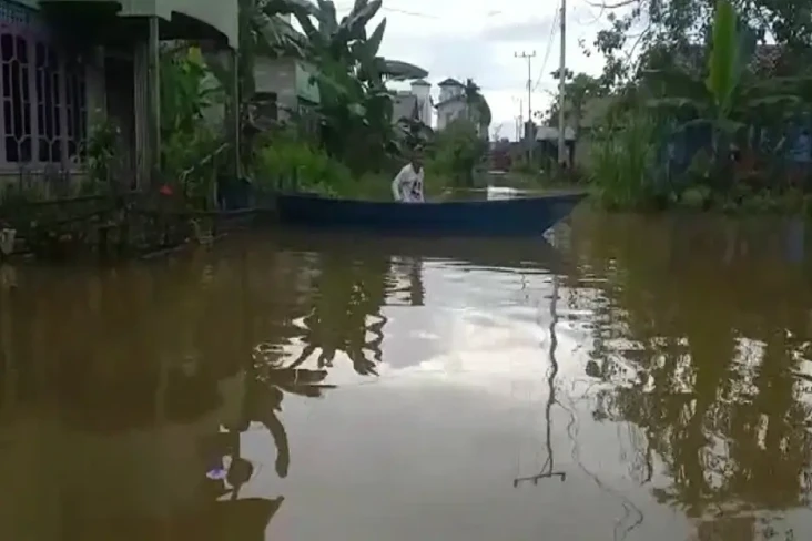 Sungai Katingan Meluap,...