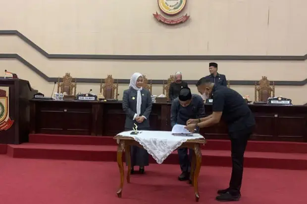 DPRD Makassar Sahkan...