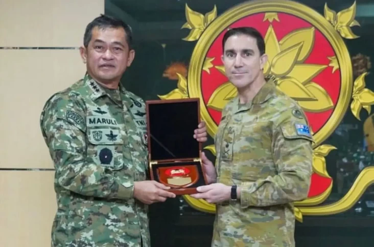 Pangkostrad Terima Kunjungan...