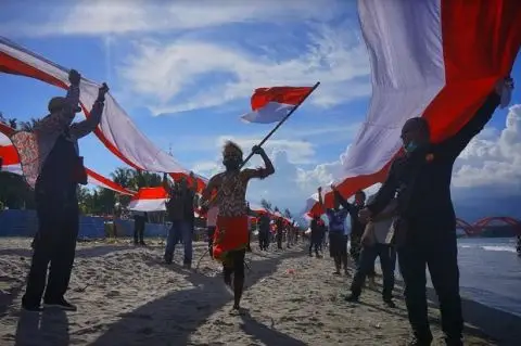 Siapakah Pengibar Bendera...