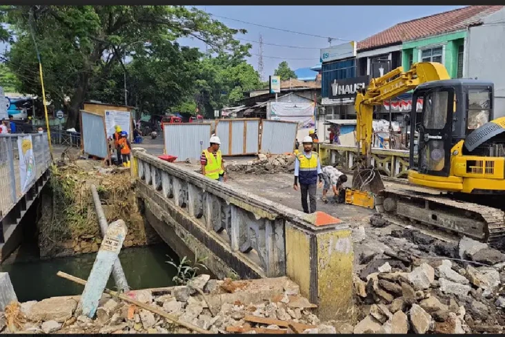 Revitalisasi Jembatan...