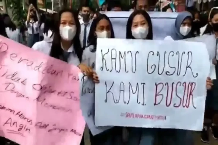 Ribuan Pelajar SMAN...