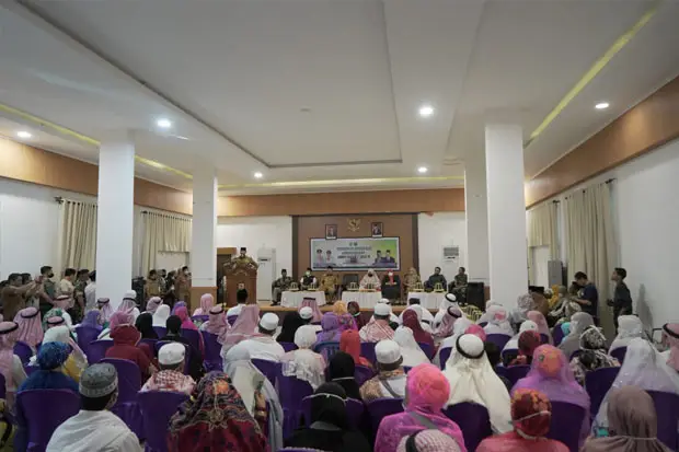 Disambut Bupati, 124...
