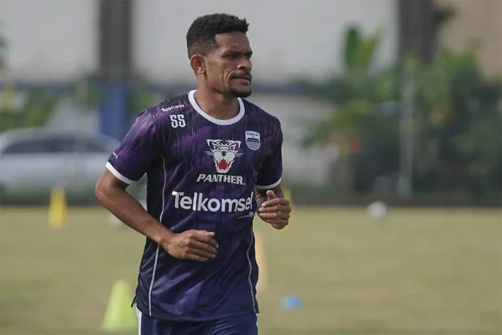 Termasuk Ricky Kambuaya,...