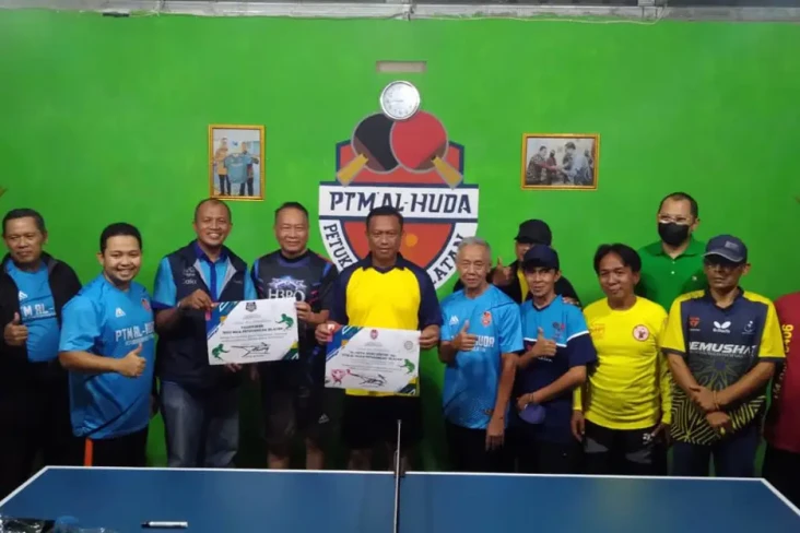 Kunjungi Persatuan Tenis...