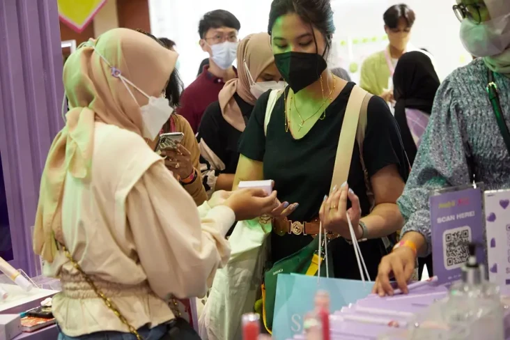 Pertama Kali Hadir di...