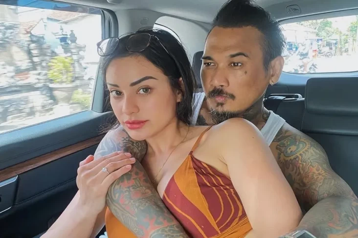 Nora Alexandra Akan...