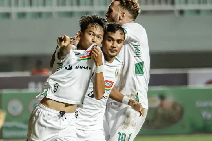 Arema FC vs PSS Sleman:...