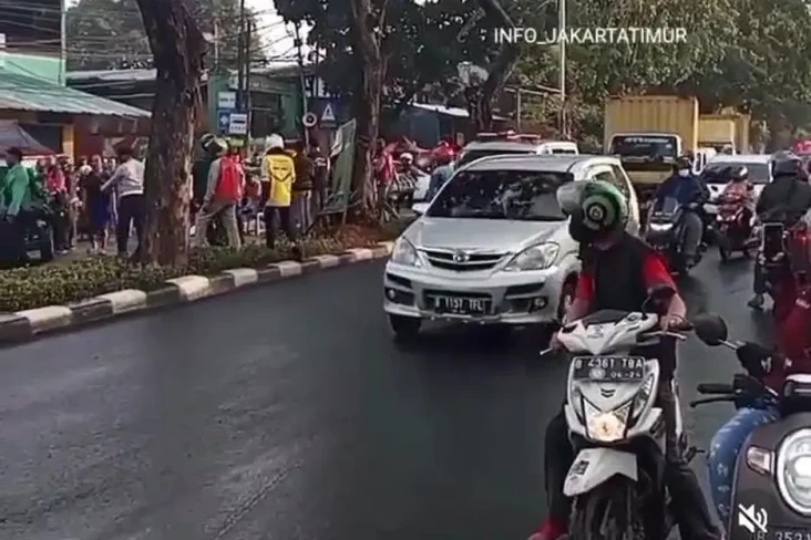 Motor vs Truck di Klender,...