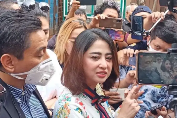 Dewi Perssik Tuding...