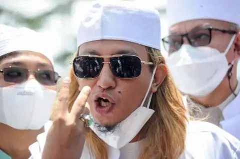 Dituntut 5 Tahun Penjara,...