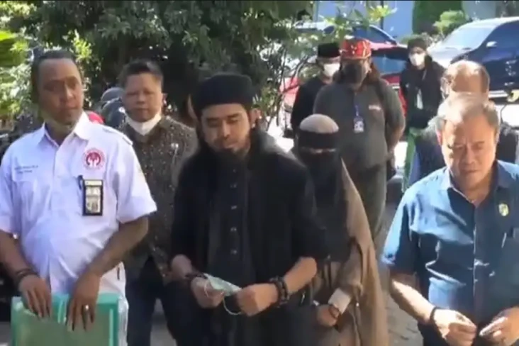 Perseteruan Gus Samsudin...