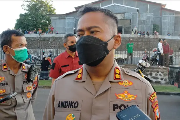 Polisi Kawal Suporter...