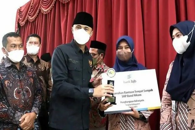 Menuju Ekonomi Kuat,...