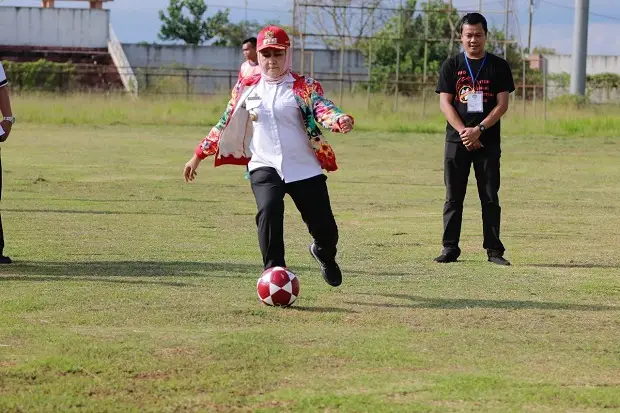 Bupati Winarti Buka...