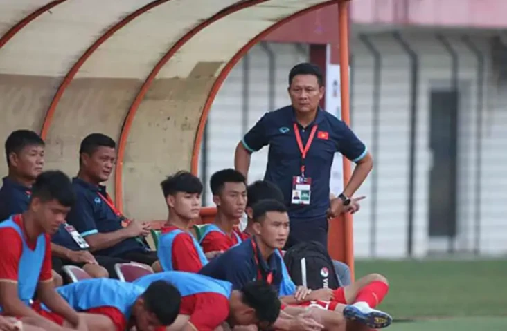Pelatih Vietnam Tebar...