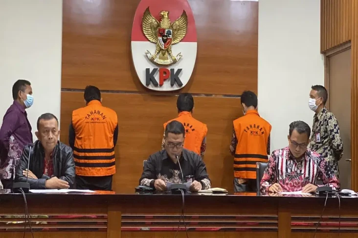 KPK Tetapkan 3 Tersangka...