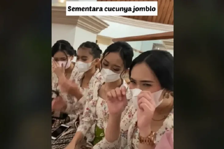 Viral! Nenek Menikah...