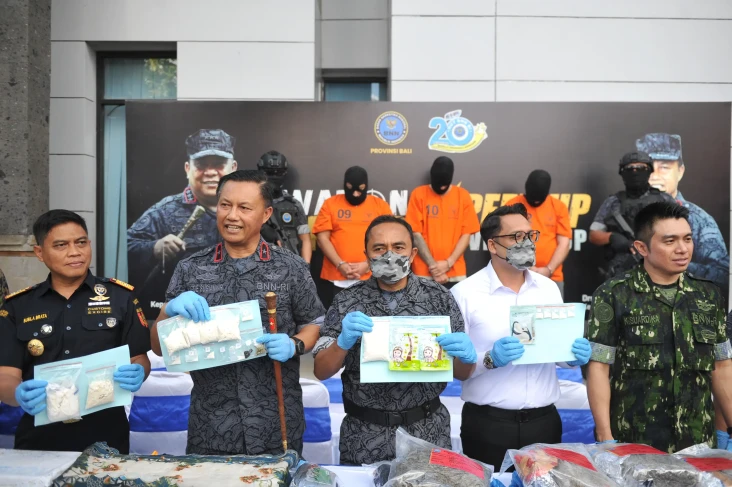 3 Turis Asing di Bali...