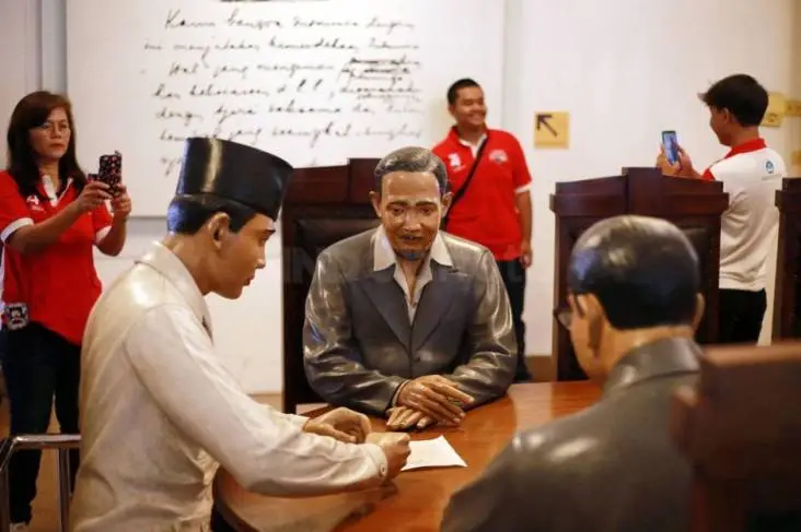 Cerita di Balik Perumusan...