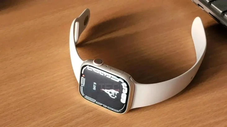 Apple Watch Series 8...