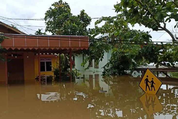 Banjir Bandang Terjang...