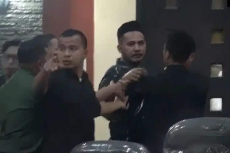 Memalukan! Sidang Paripurna...