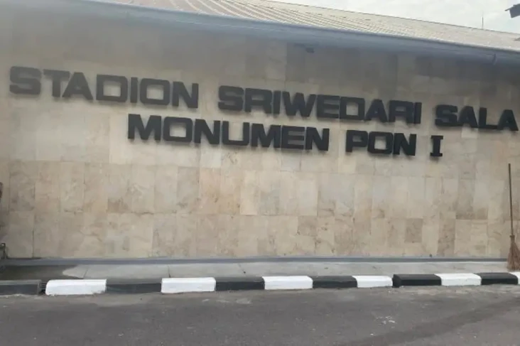 Sriwedari, Stadion Penuh...