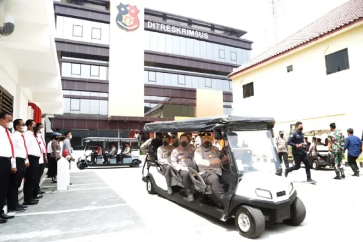 Kapolri Resmikan 7 Gedung...