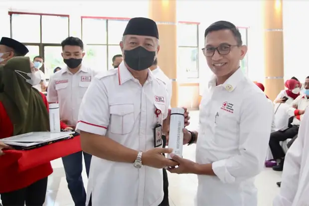 PMI Beri Penghargaan...