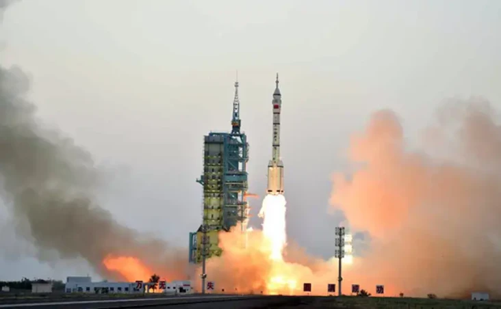 China Luncurkan Pesawat...