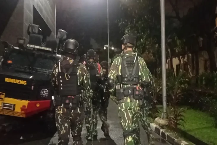 Gunakan Kendaraan Taktis,...
