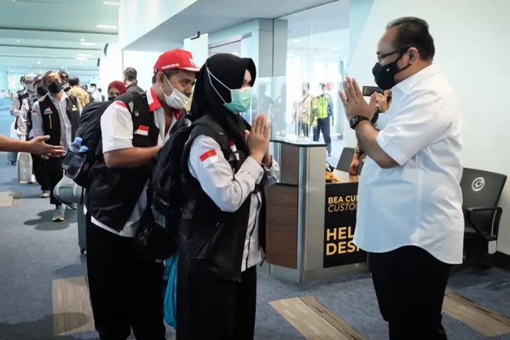 Menag Yaqut Sambut Kepulangan...