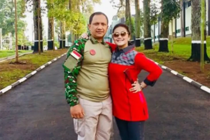4 Artis yang Jadi Istri...