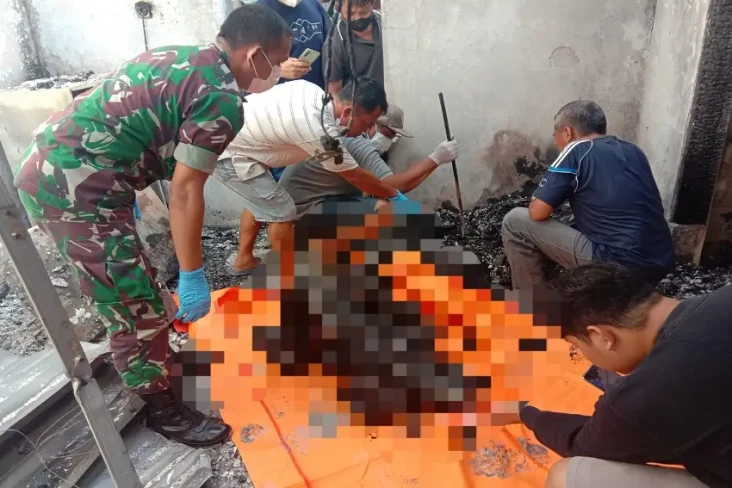 Terjebak Api saat Kebakaran,...
