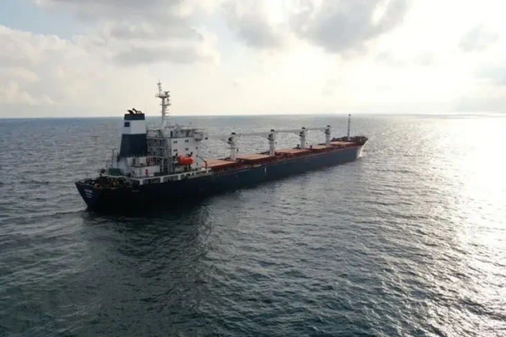 Lagi, Kapal Kargo Pengangkut...