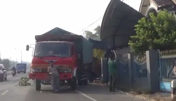 Ngeri! Truk Gandeng...