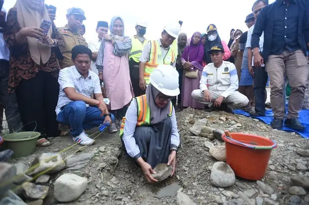 Bupati Lutra Minta Kades...