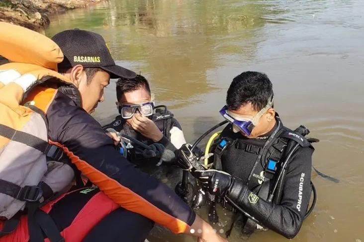 Basarnas Kerahkan Tim...