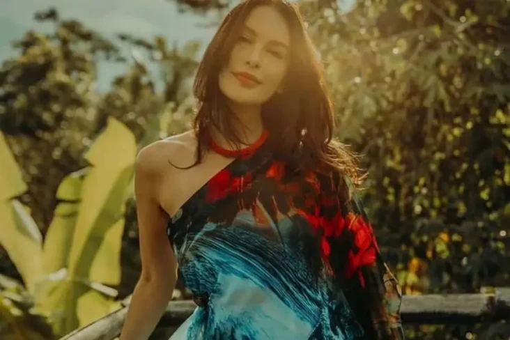 Sophia Latjuba Dapat...