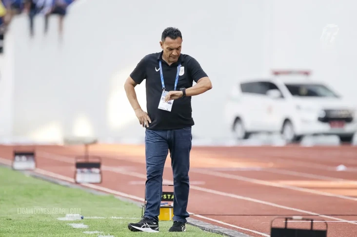 Sambangi Persib Bandung,...
