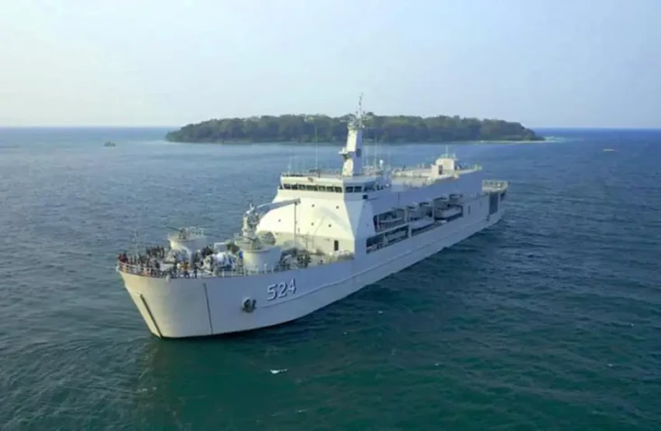 KRI Teluk Calang-524,...